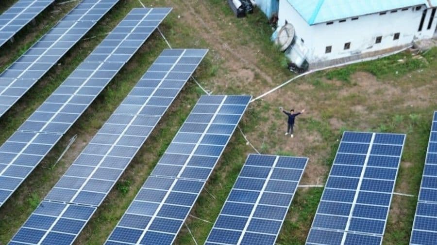 Baubau Mantapkan Transisi Energi Bersih dengan Pemasangan PLTS Ground Mounted 200 kWp