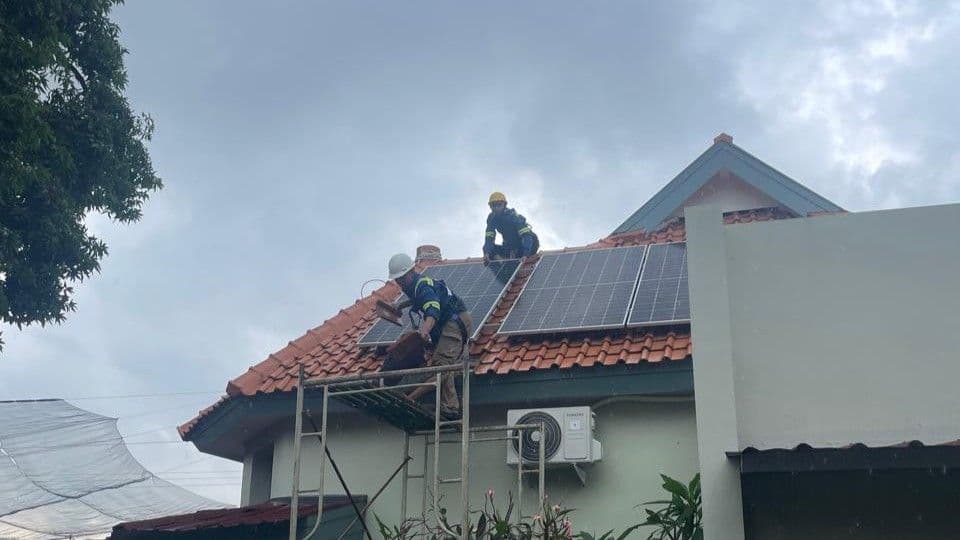 Pemasangan Panel Surya di Kudus: Langkah Nyata Menuju Hemat Energi Bersama Batari Energy